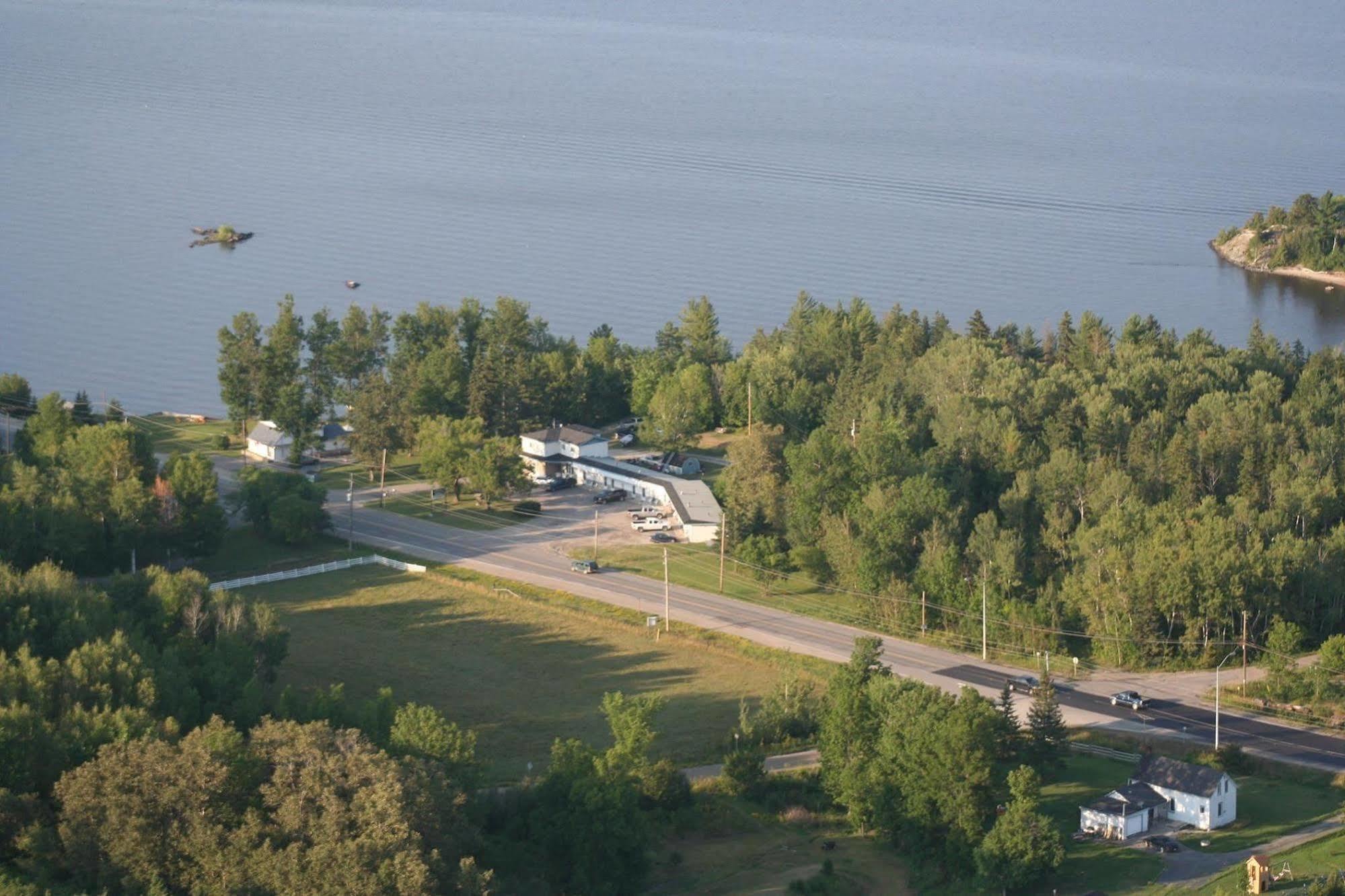 Edgewater Motel&Campground Temiskaming Shores Exterior foto