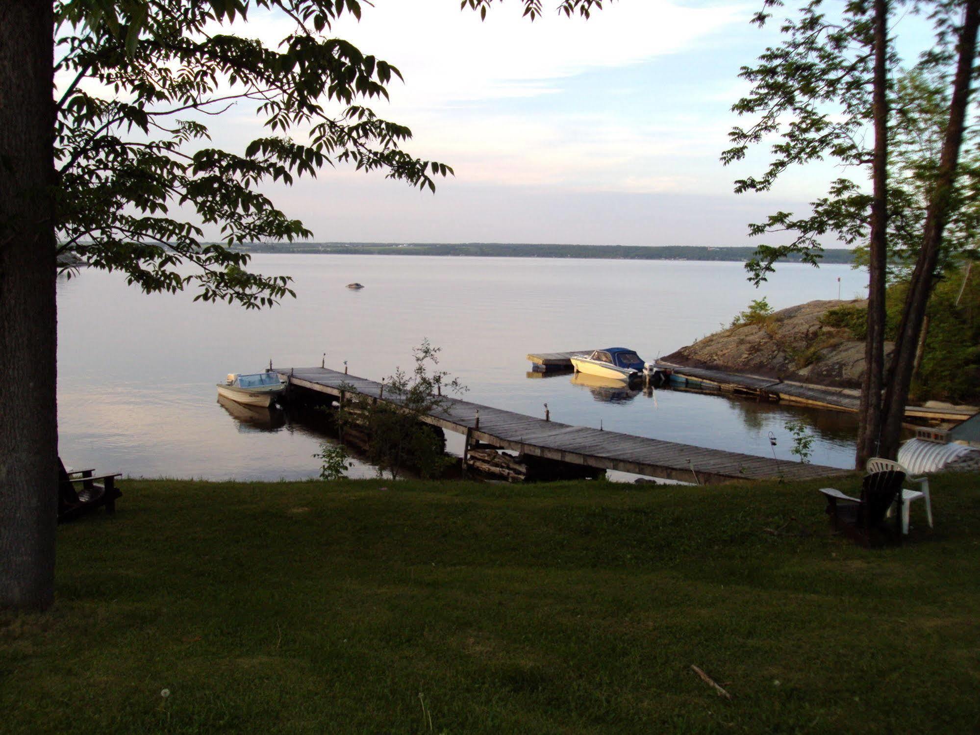 Edgewater Motel&Campground Temiskaming Shores Exterior foto